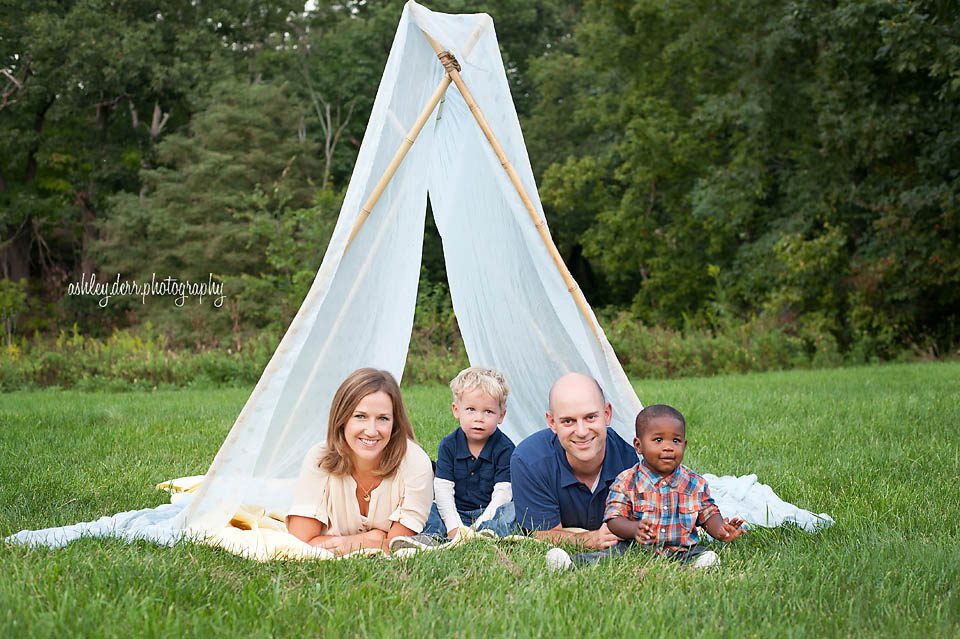 family in tent photography shoot pittsburgh
