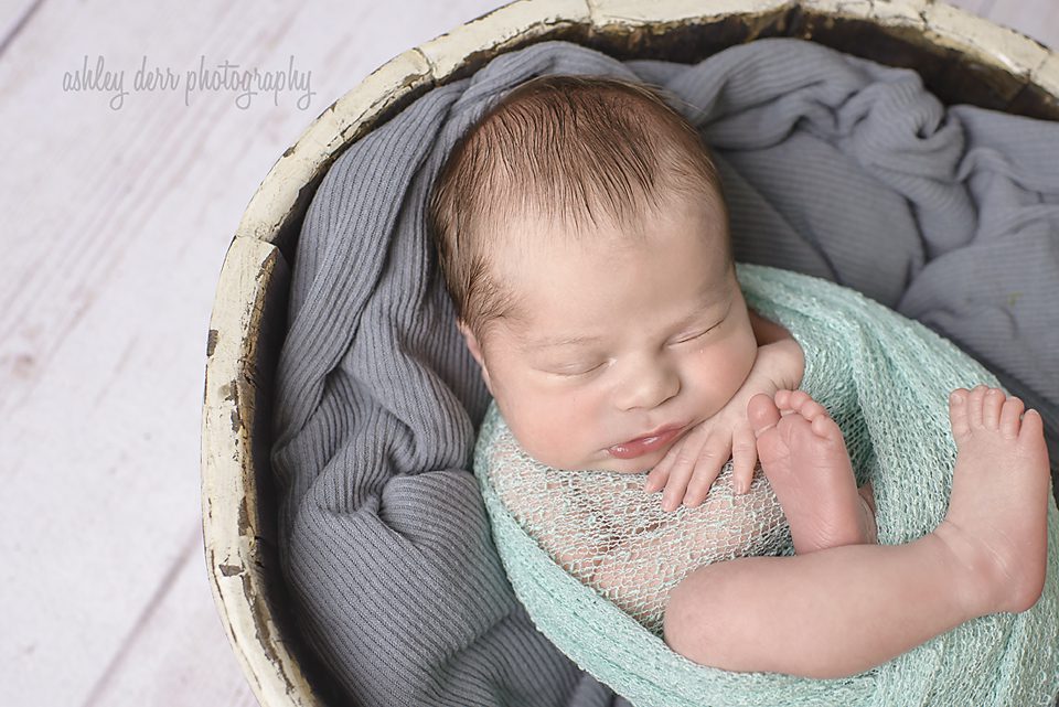 pittsburgh newborn photographer