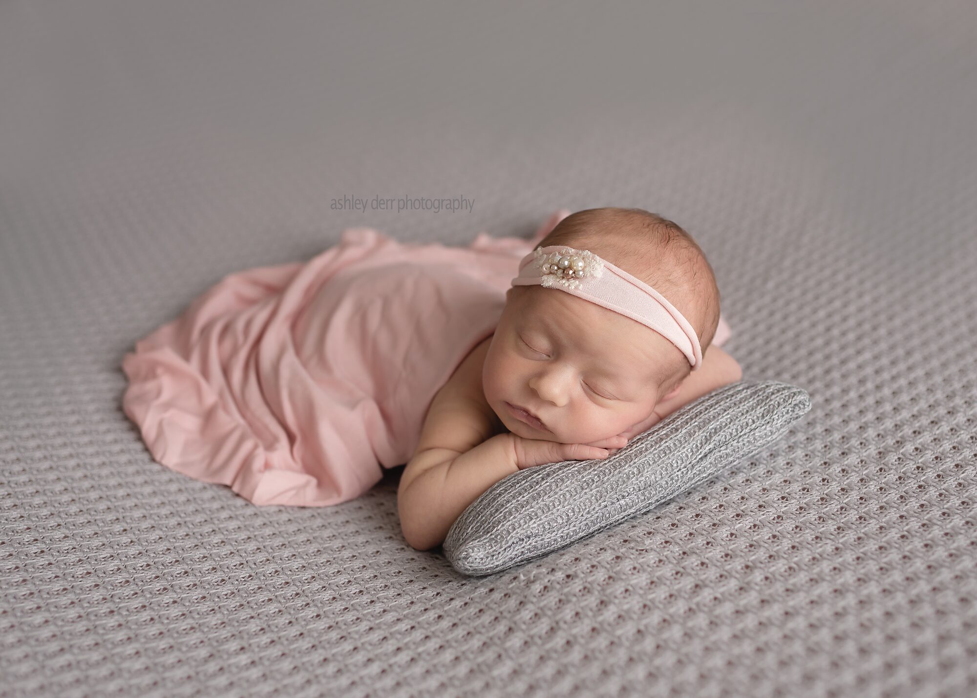 newborn photographers in pittsburgh