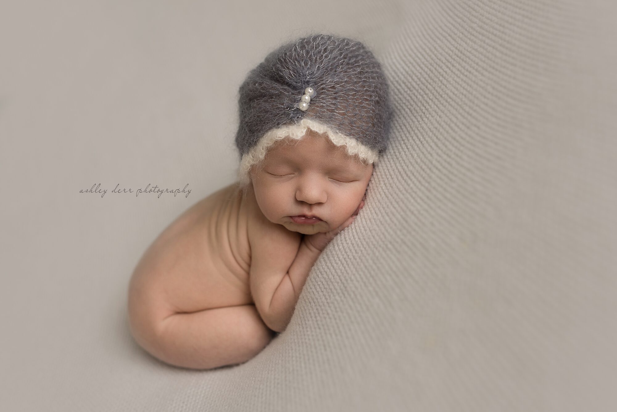 newborn photographer pittsburgh 
