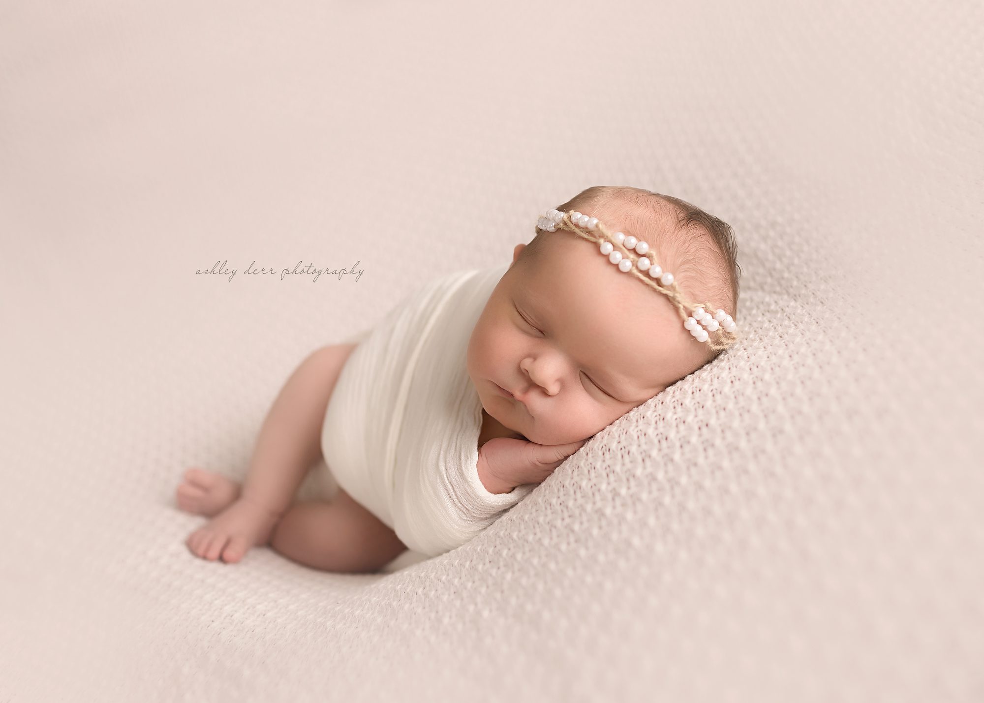 Newborn photographer 15214