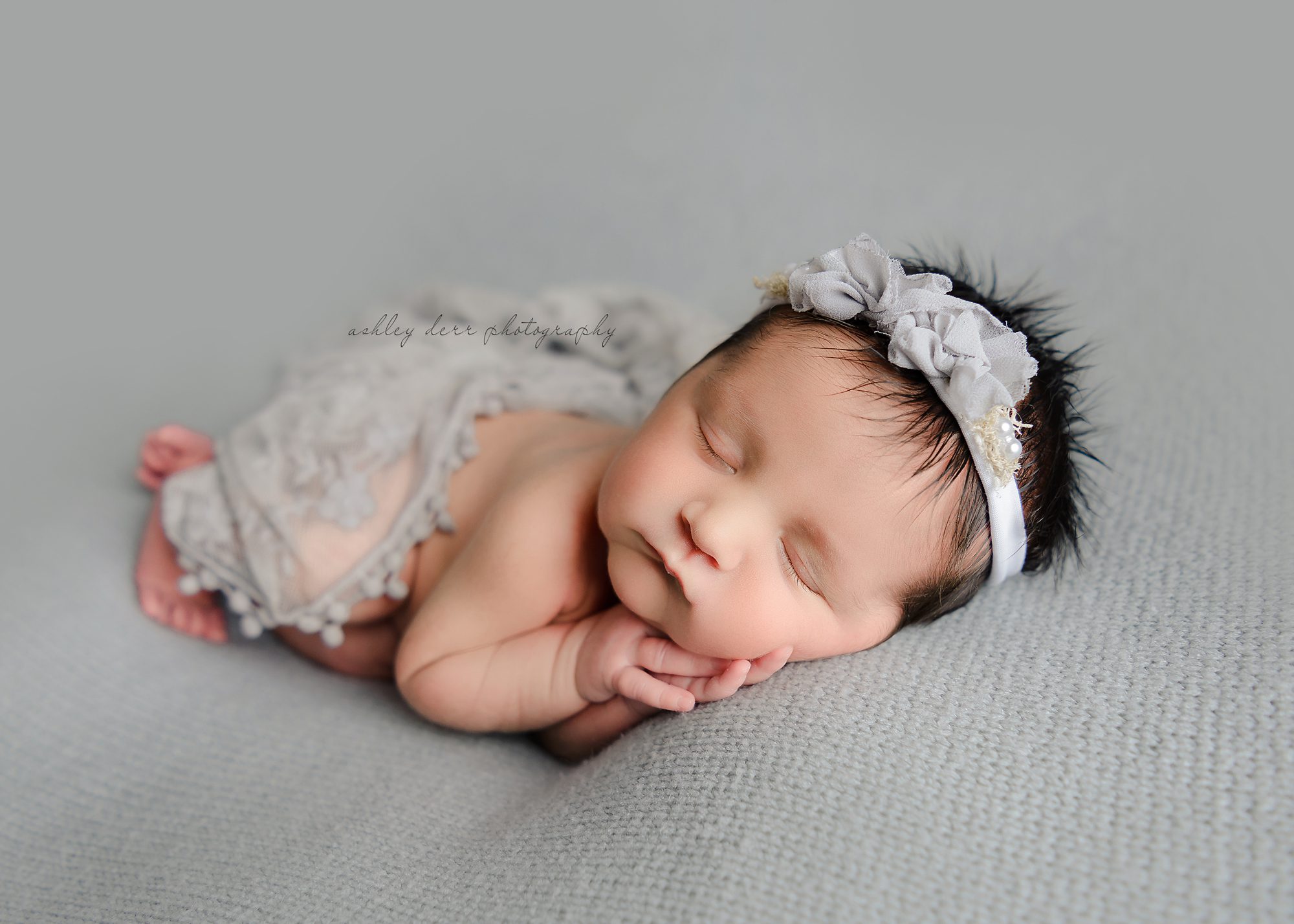 Pittsburgh newborn photographer 15239