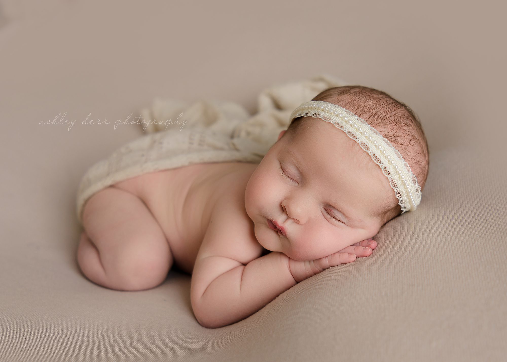 Newborn photographer Pittsburgh