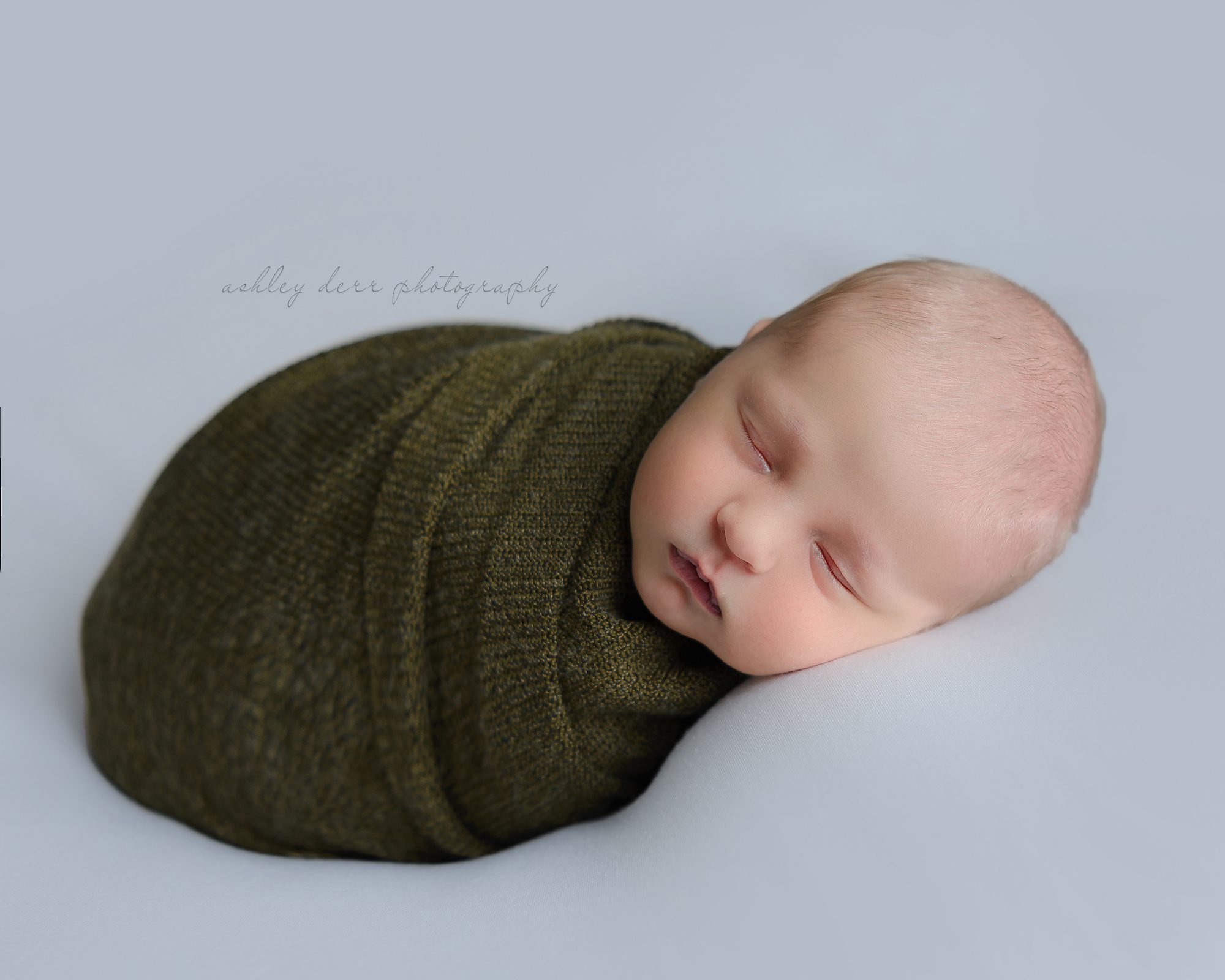 top newborn photographer Pittsburgh