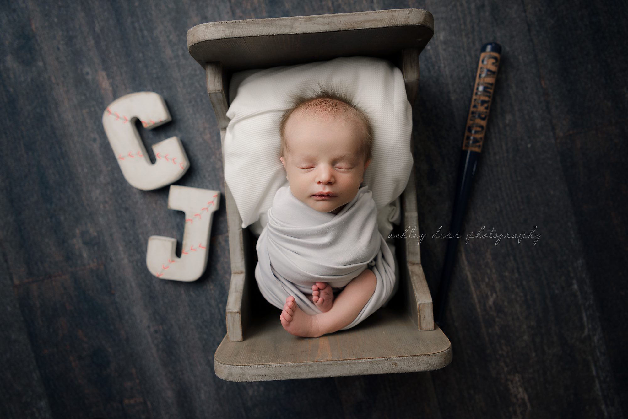 best pittsburgh newborn photographer